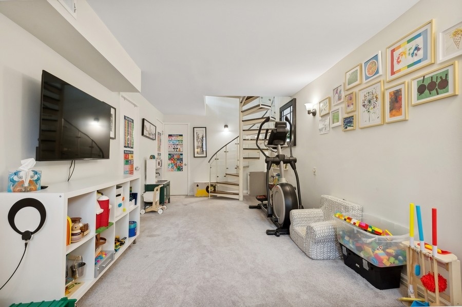 2144 N Hudson Avenue Unit: 1