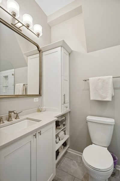 2144 N Hudson Avenue Unit: 1