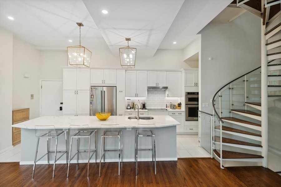 2144 N Hudson Avenue Unit: 1