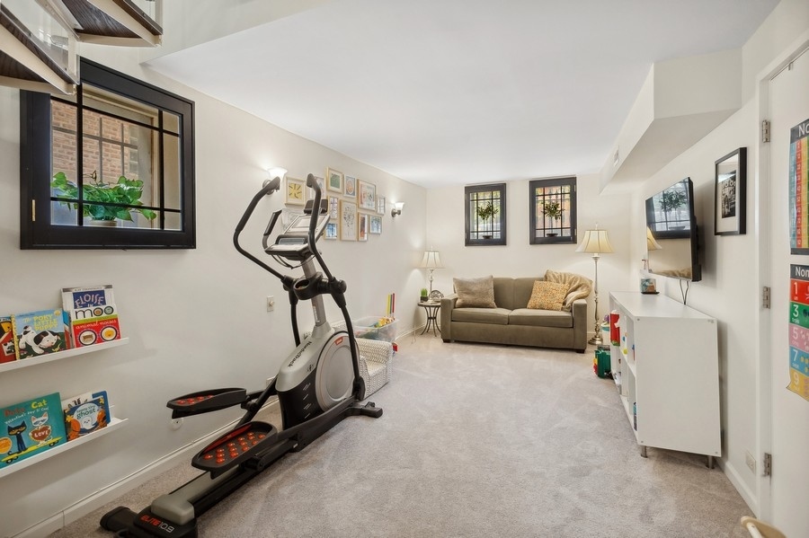 2144 N Hudson Avenue Unit: 1