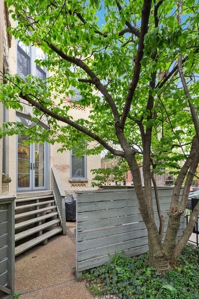 2144 N Hudson Avenue Unit: 1