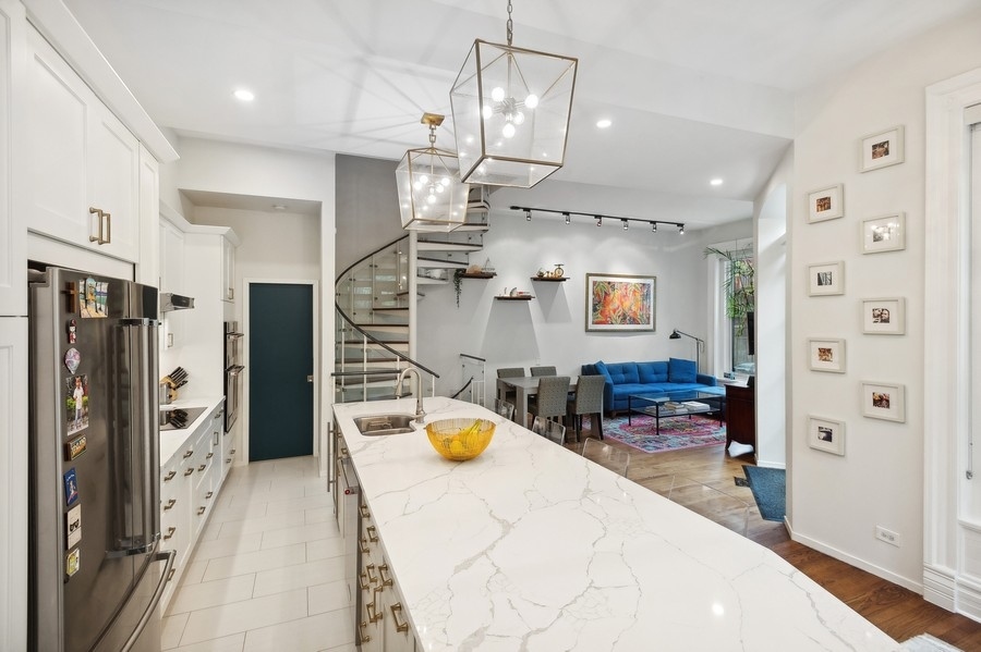 2144 N Hudson Avenue Unit: 1