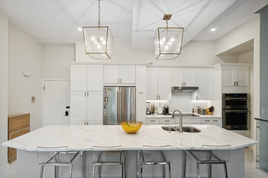 2144 N Hudson Avenue Unit: 1