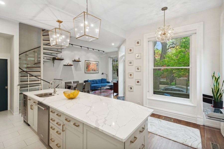 2144 N Hudson Avenue Unit: 1