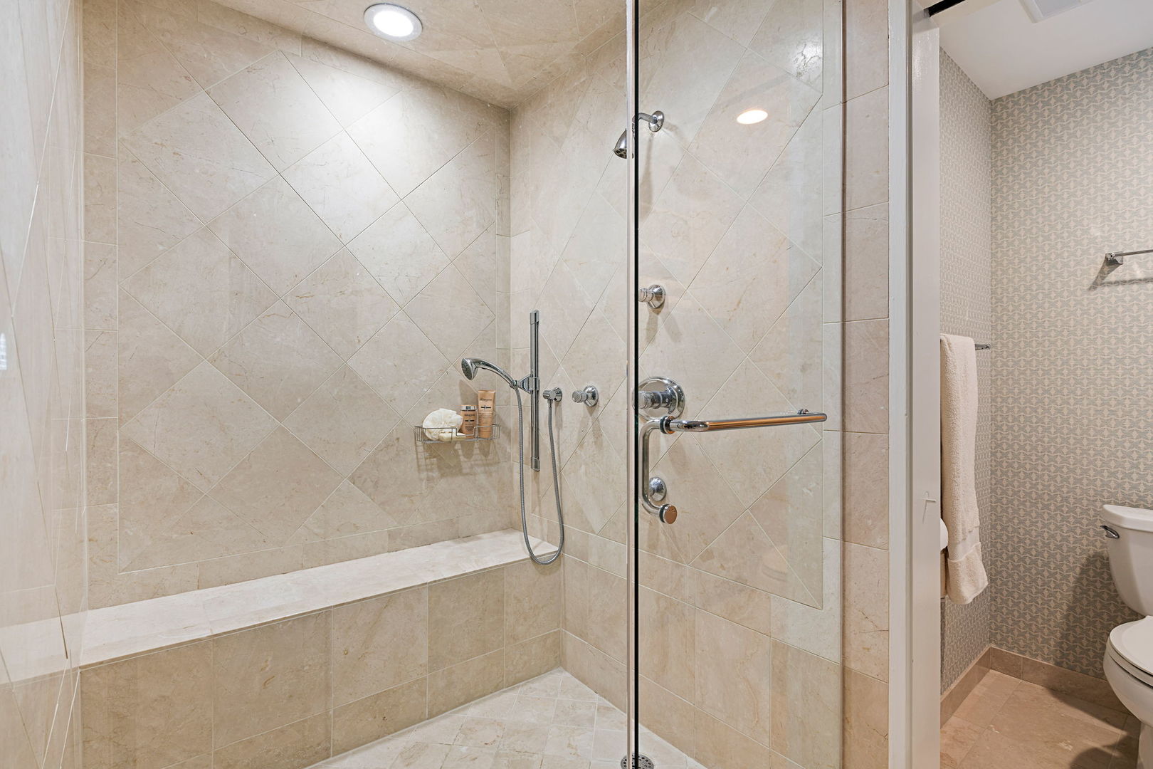 1000 N LAKE SHORE Plaza Unit: 39C