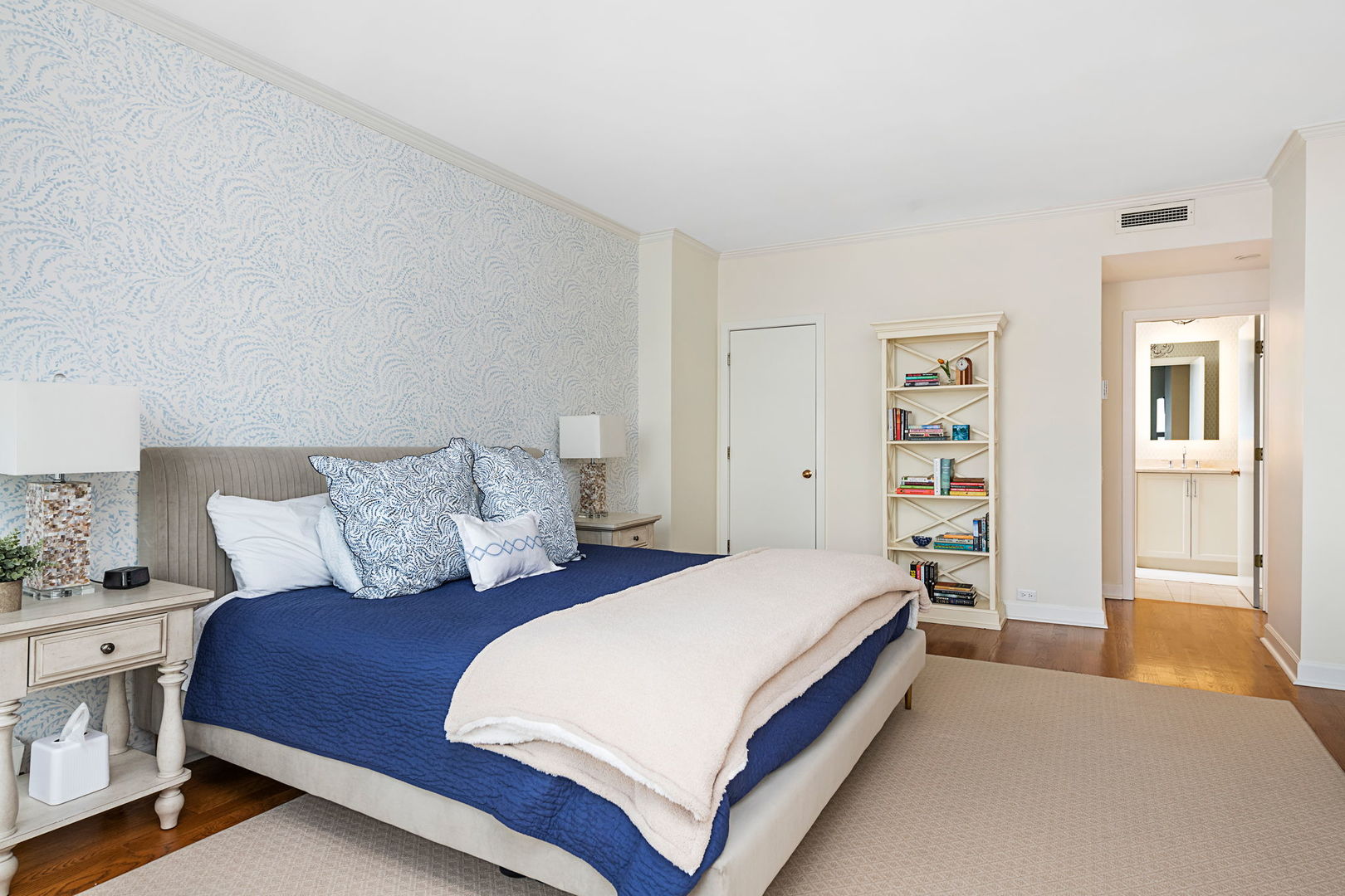 1000 N LAKE SHORE Plaza Unit: 39C