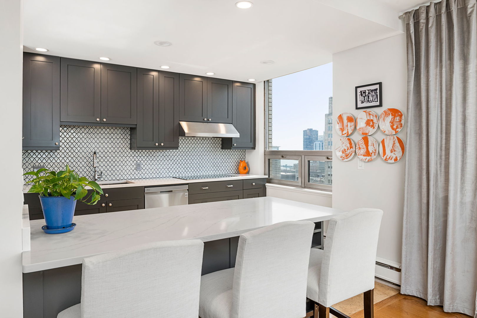 1000 N LAKE SHORE Plaza Unit: 39C