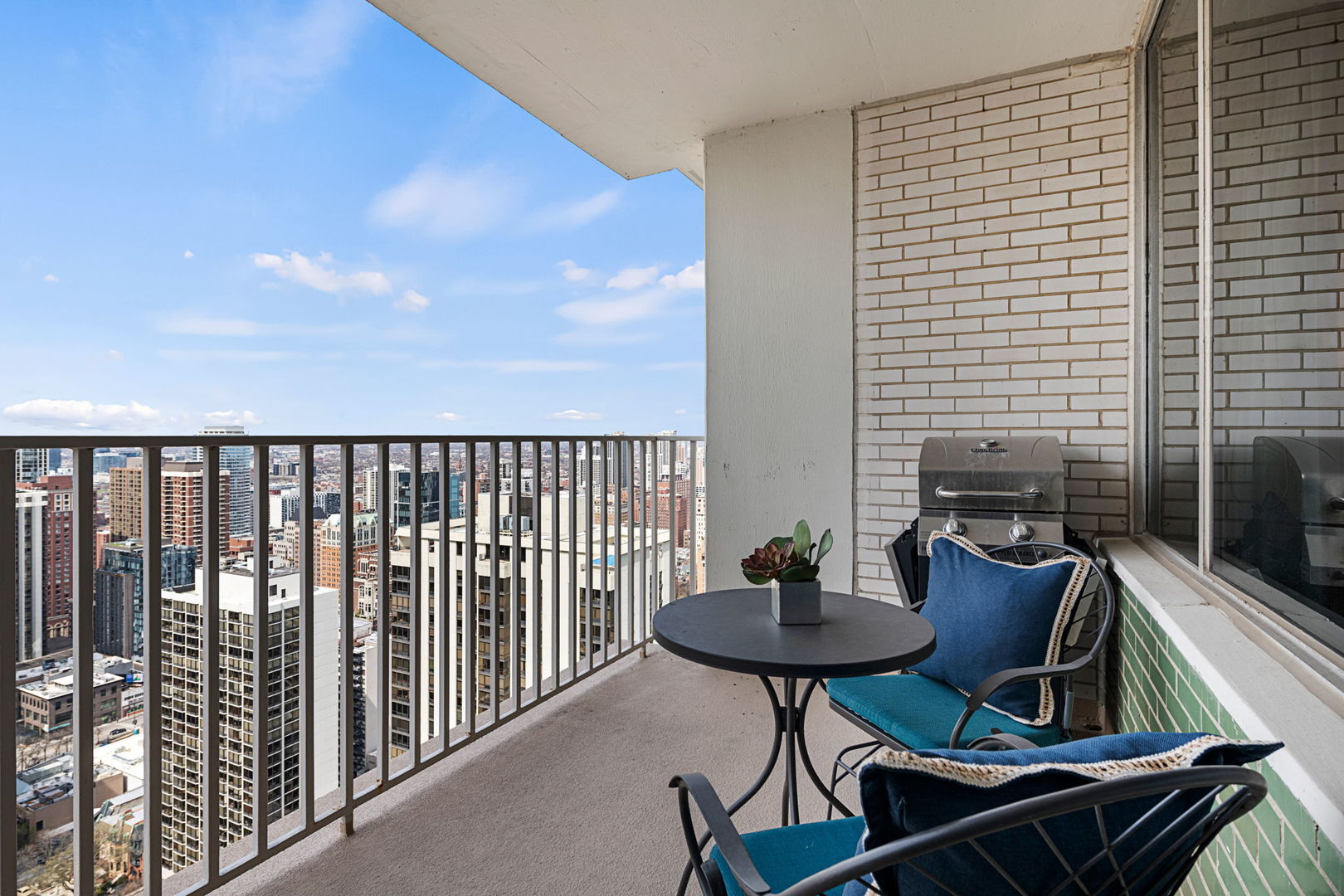 1000 N LAKE SHORE Plaza Unit: 39C