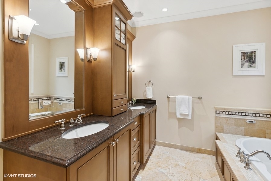 2306 N Southport Avenue