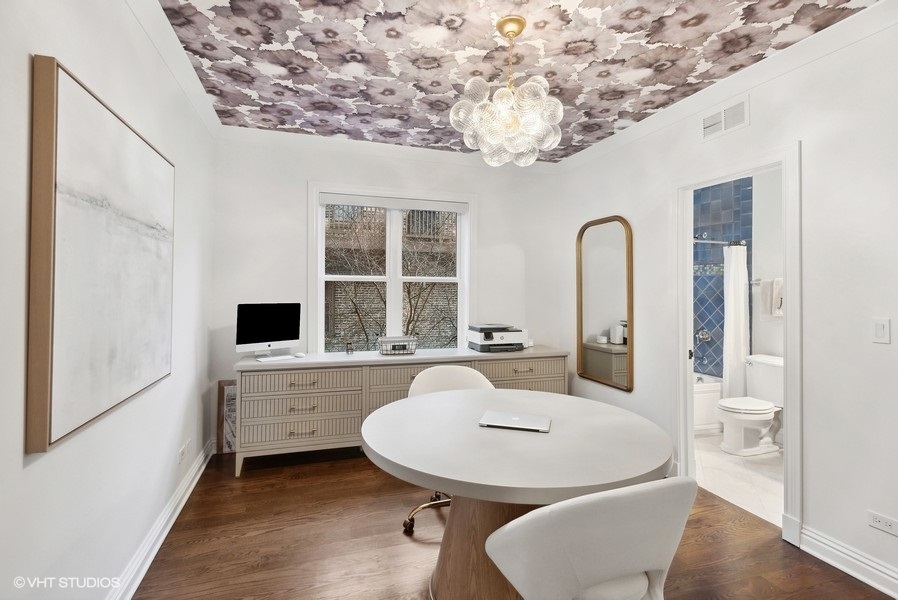 2306 N Southport Avenue