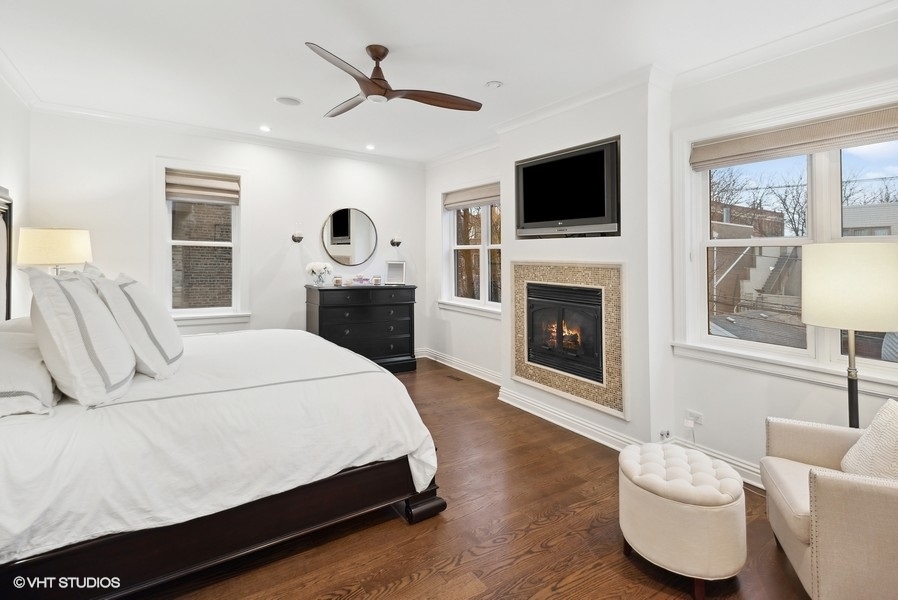 2306 N Southport Avenue