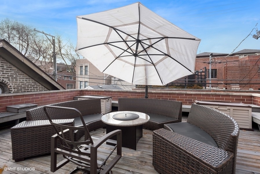 2306 N Southport Avenue