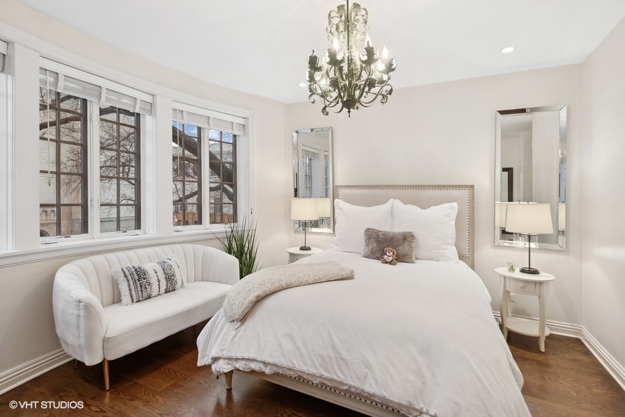 2306 N Southport Avenue