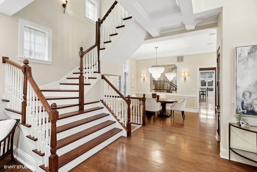 2306 N Southport Avenue