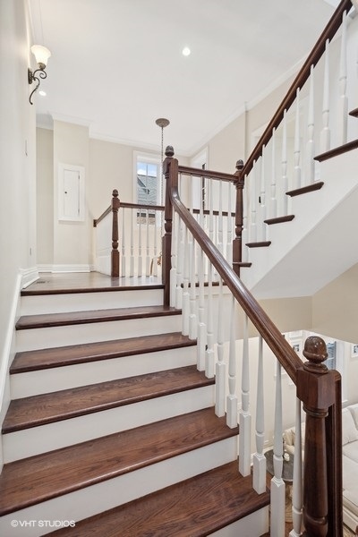 2306 N Southport Avenue