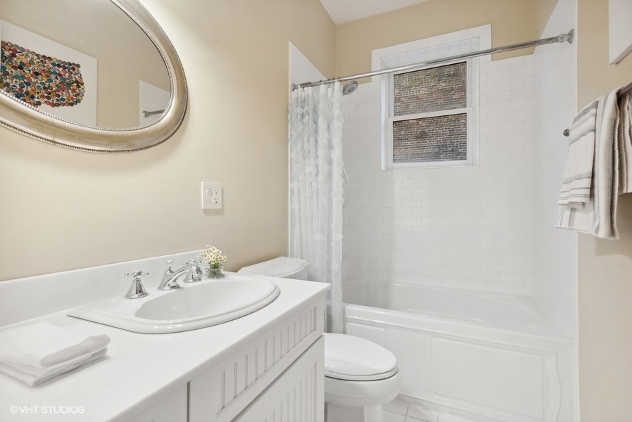 2306 N Southport Avenue