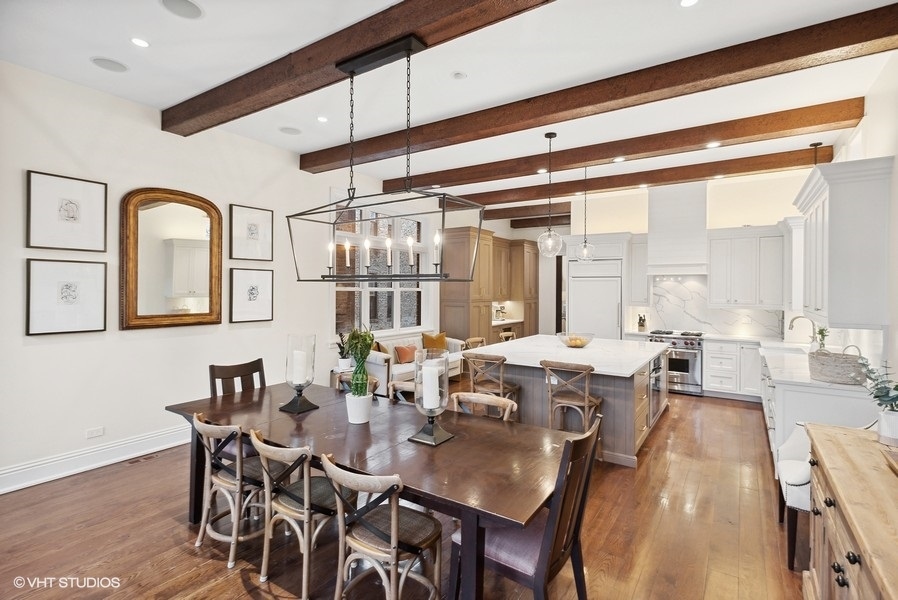 2306 N Southport Avenue