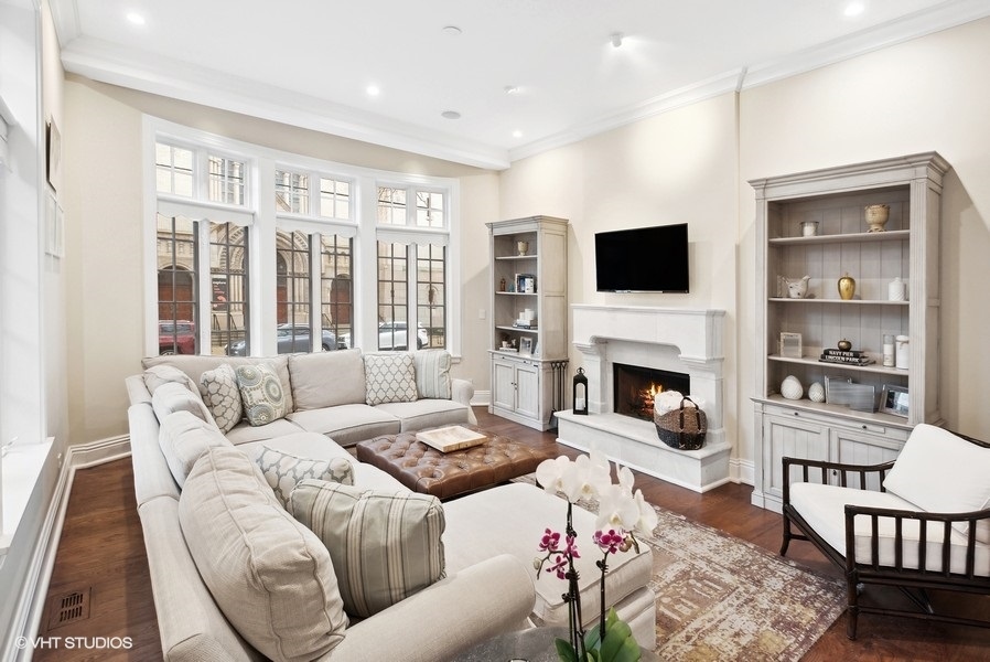 2306 N Southport Avenue