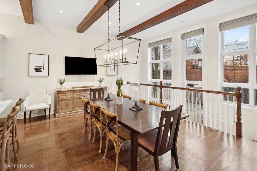 2306 N Southport Avenue