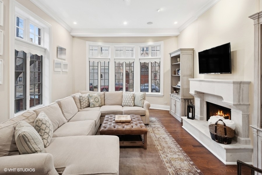 2306 N Southport Avenue