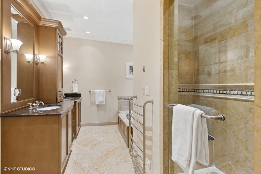 2306 N Southport Avenue