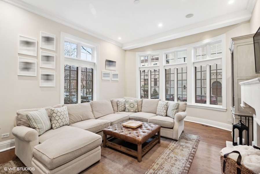 2306 N Southport Avenue