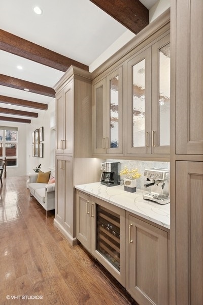 2306 N Southport Avenue