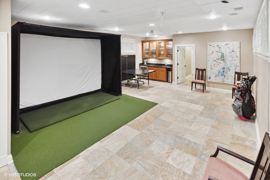 2306 N Southport Avenue