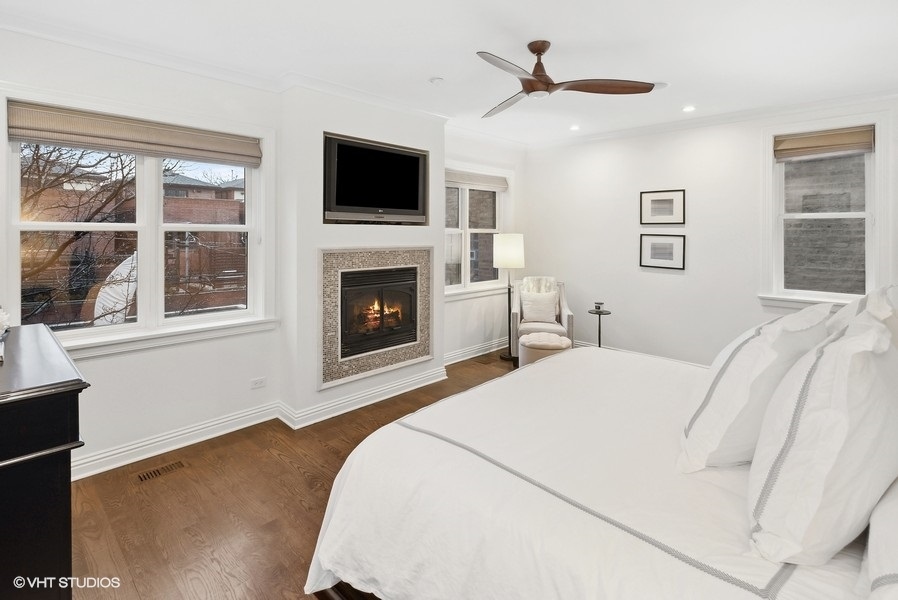 2306 N Southport Avenue