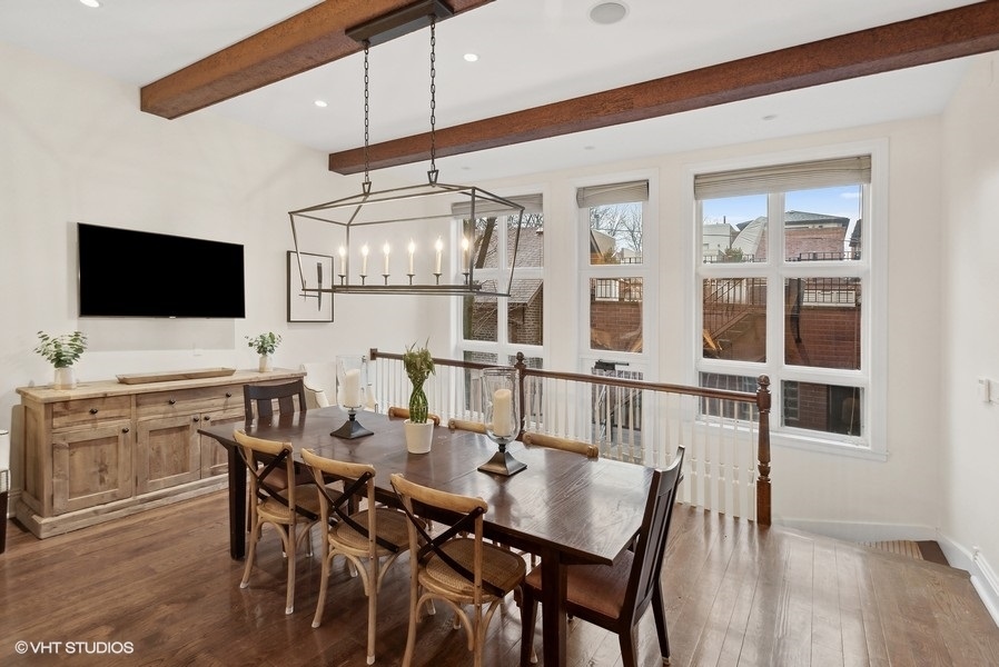 2306 N Southport Avenue