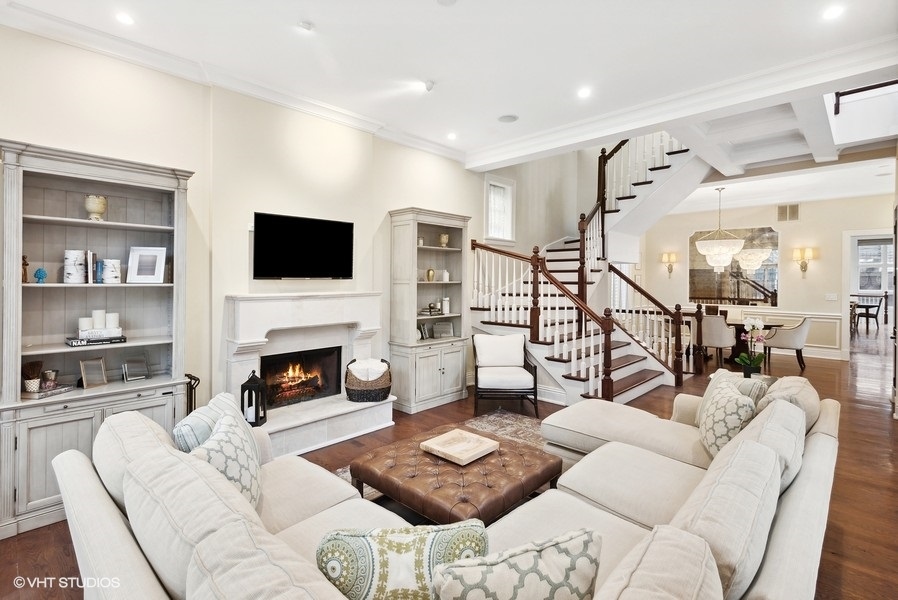 2306 N Southport Avenue