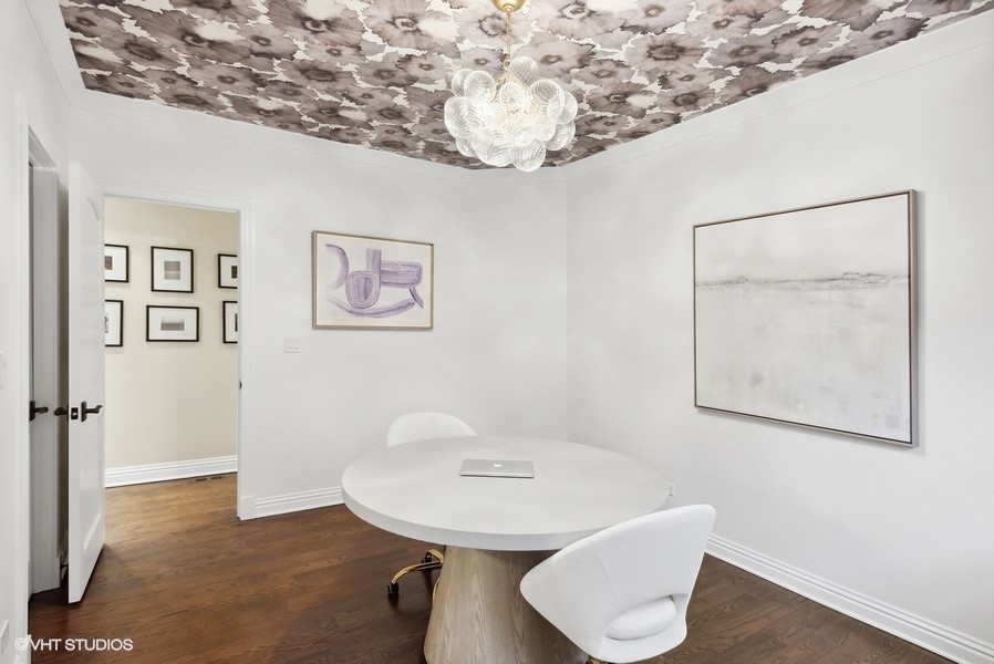 2306 N Southport Avenue