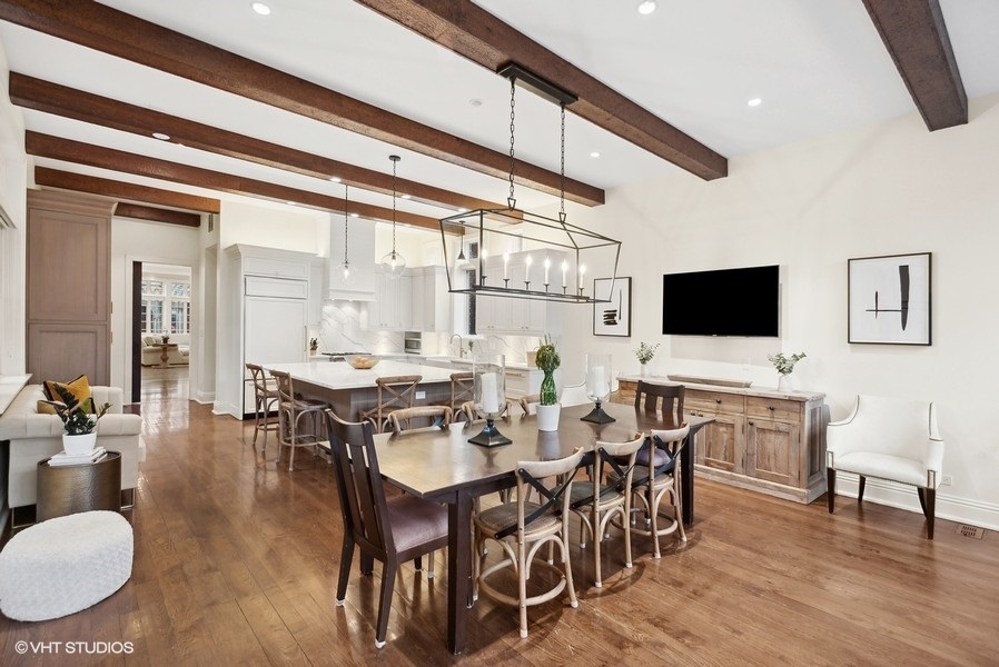 2306 N Southport Avenue