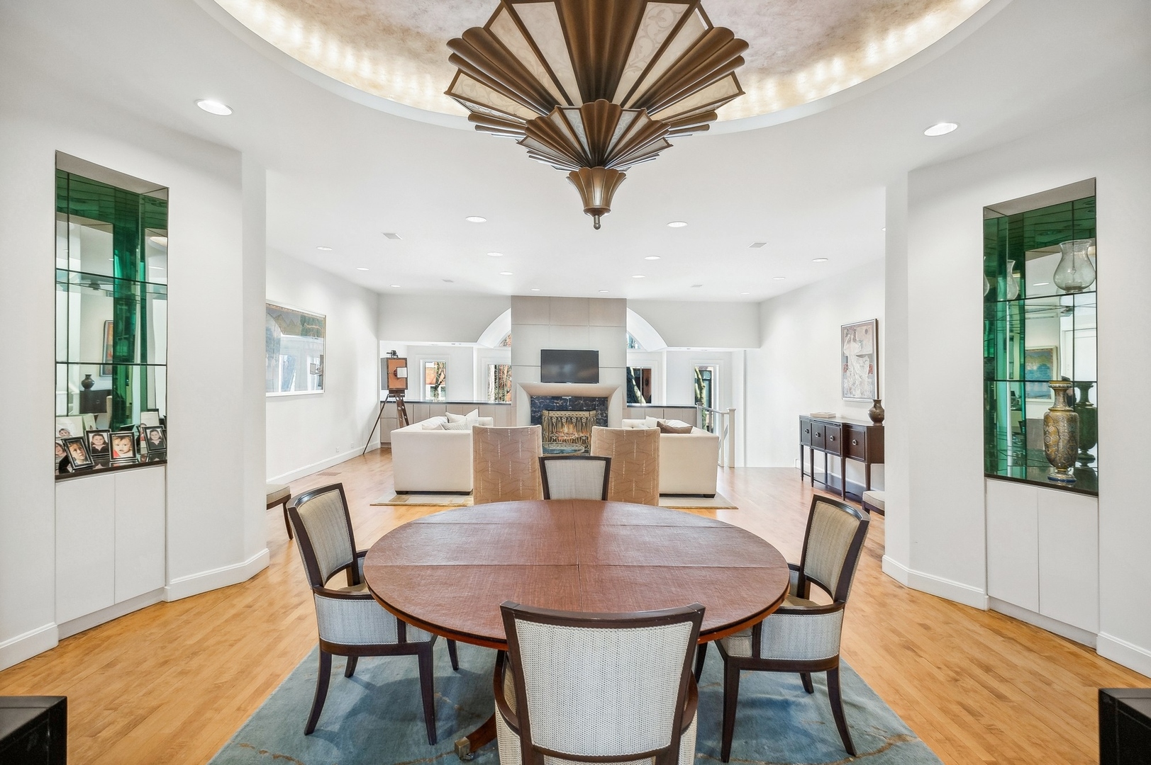 2036 N MAGNOLIA Avenue