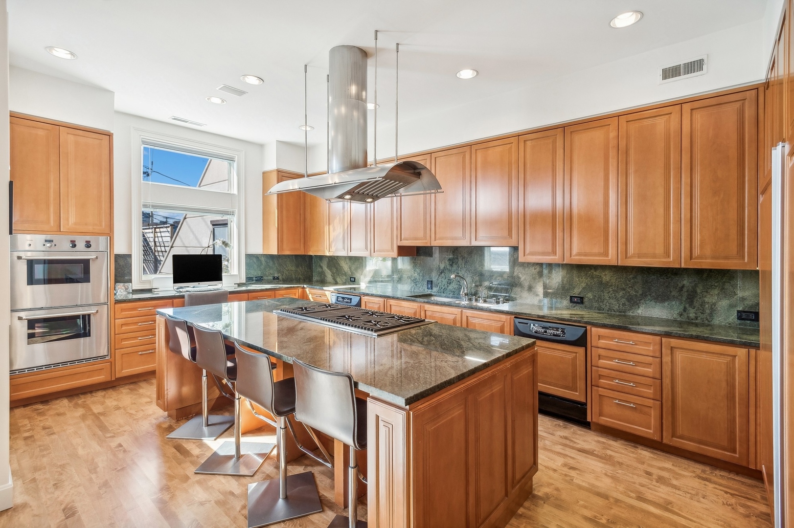 2036 N MAGNOLIA Avenue