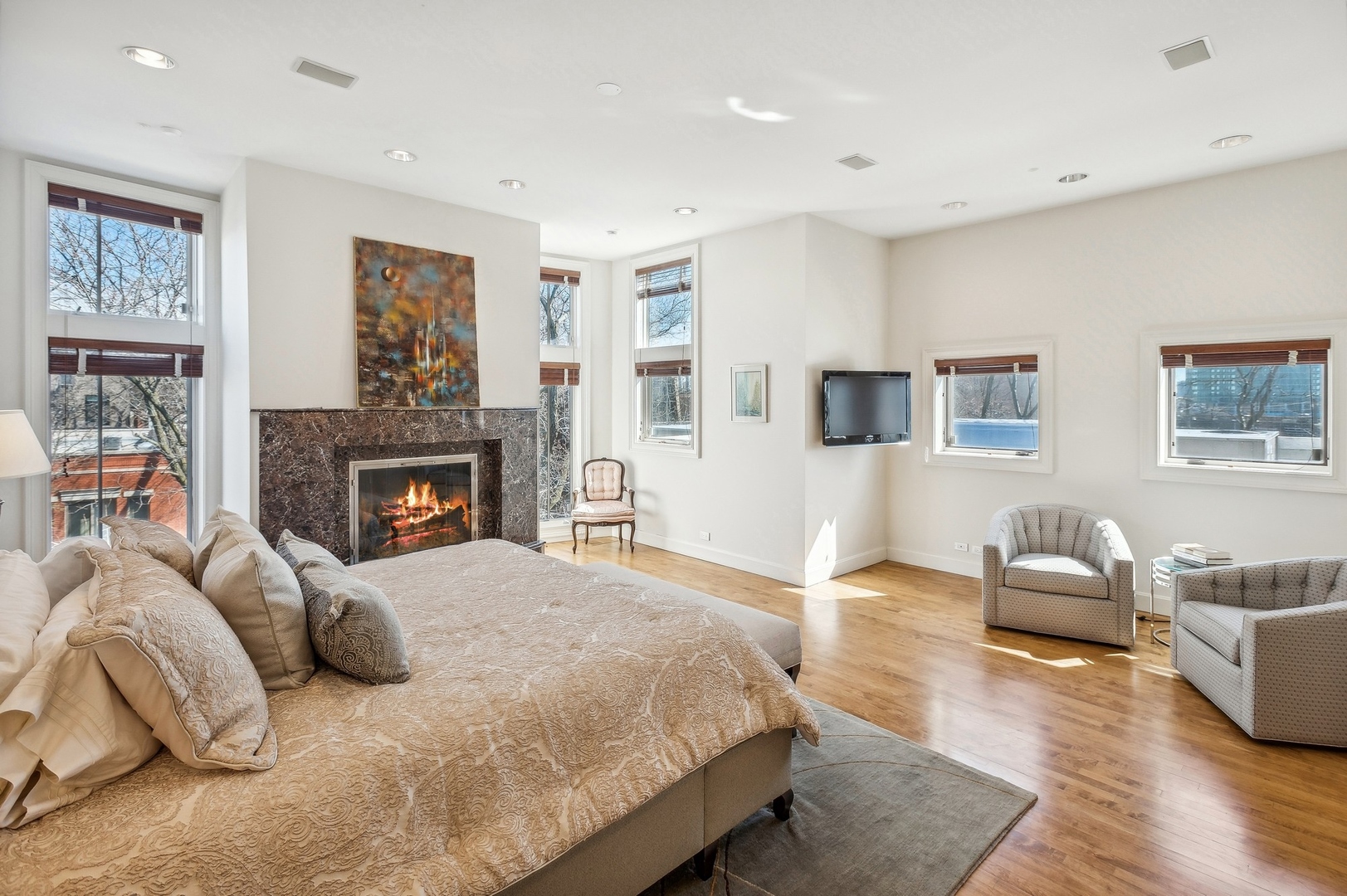 2036 N MAGNOLIA Avenue