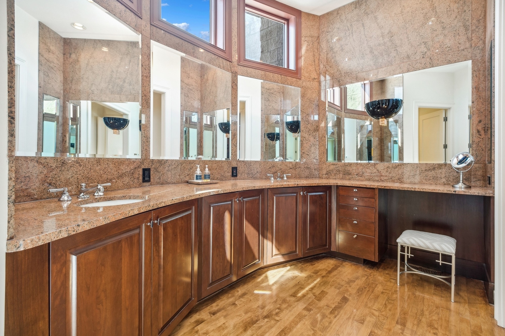 2036 N MAGNOLIA Avenue