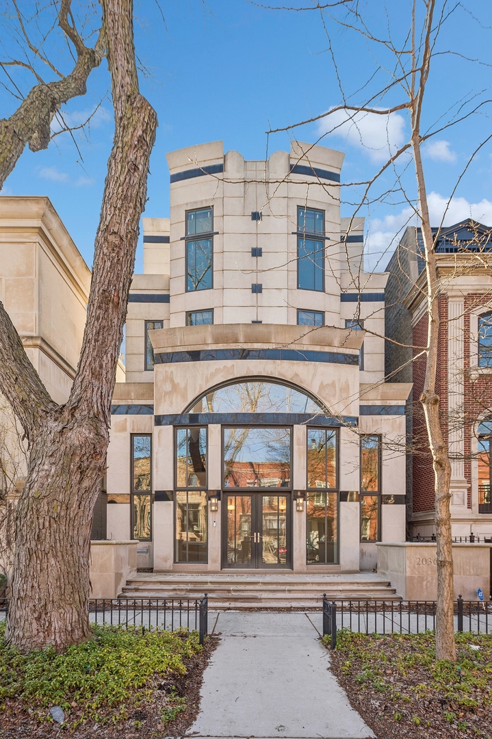 2036 N MAGNOLIA Avenue