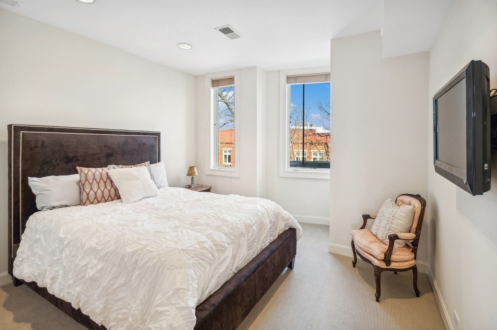 2036 N MAGNOLIA Avenue