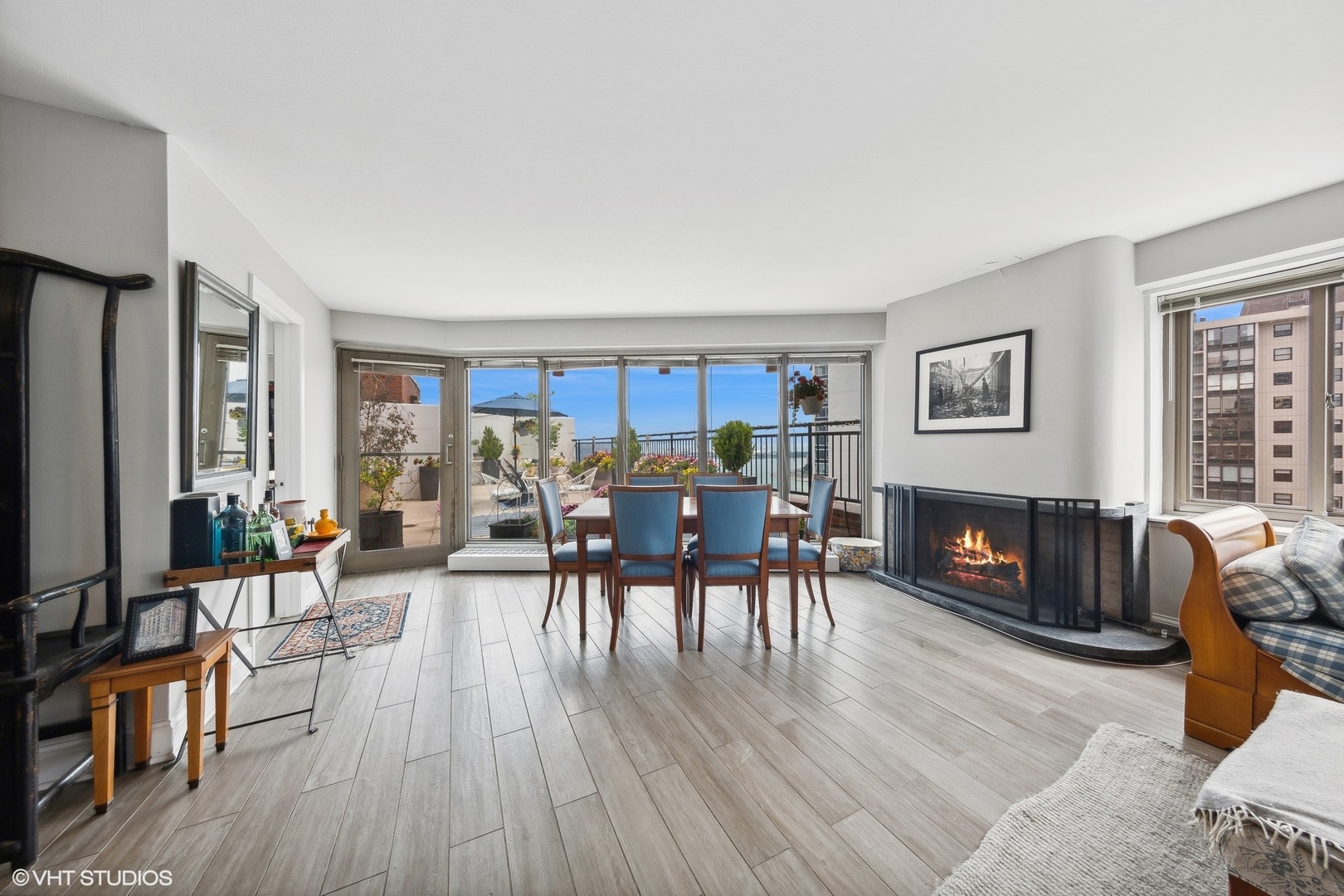 1350 N Lake Shore Drive Unit: 2209S
