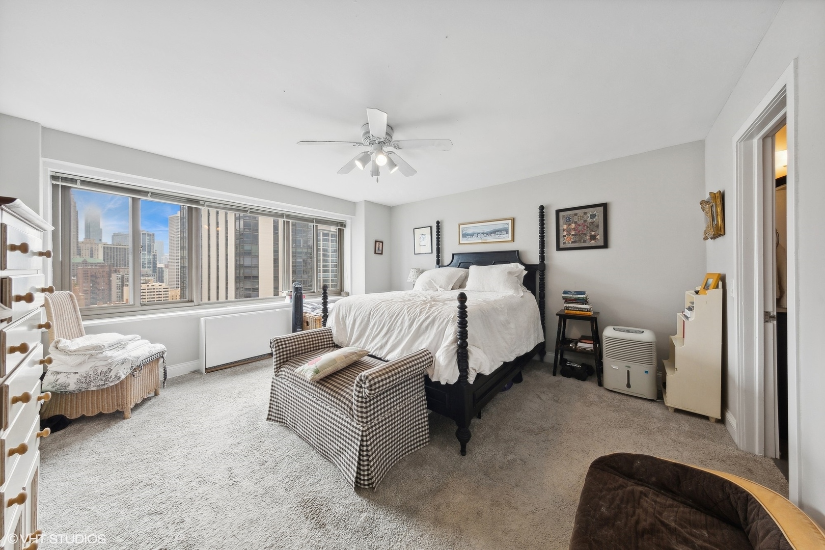 1350 N Lake Shore Drive Unit: 2209S