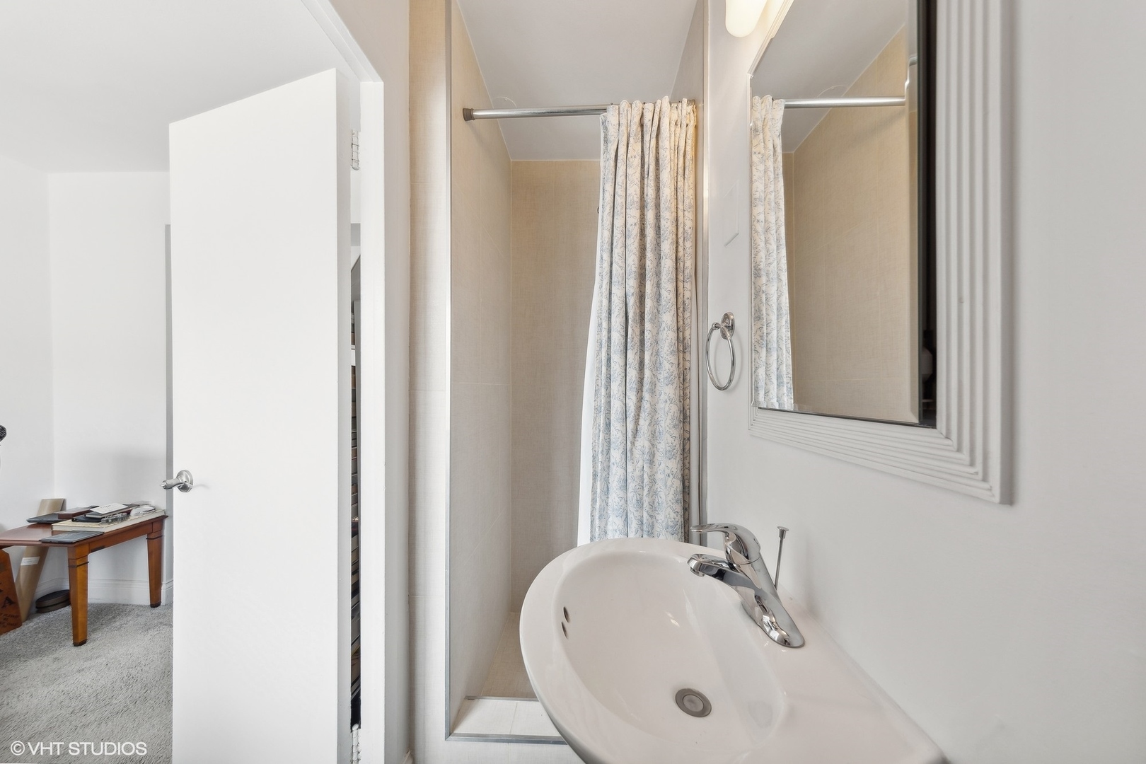 1350 N Lake Shore Drive Unit: 2209S