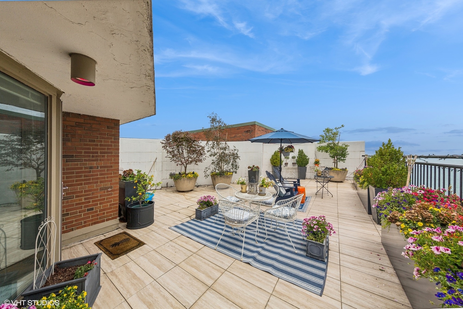 1350 N Lake Shore Drive Unit: 2209S