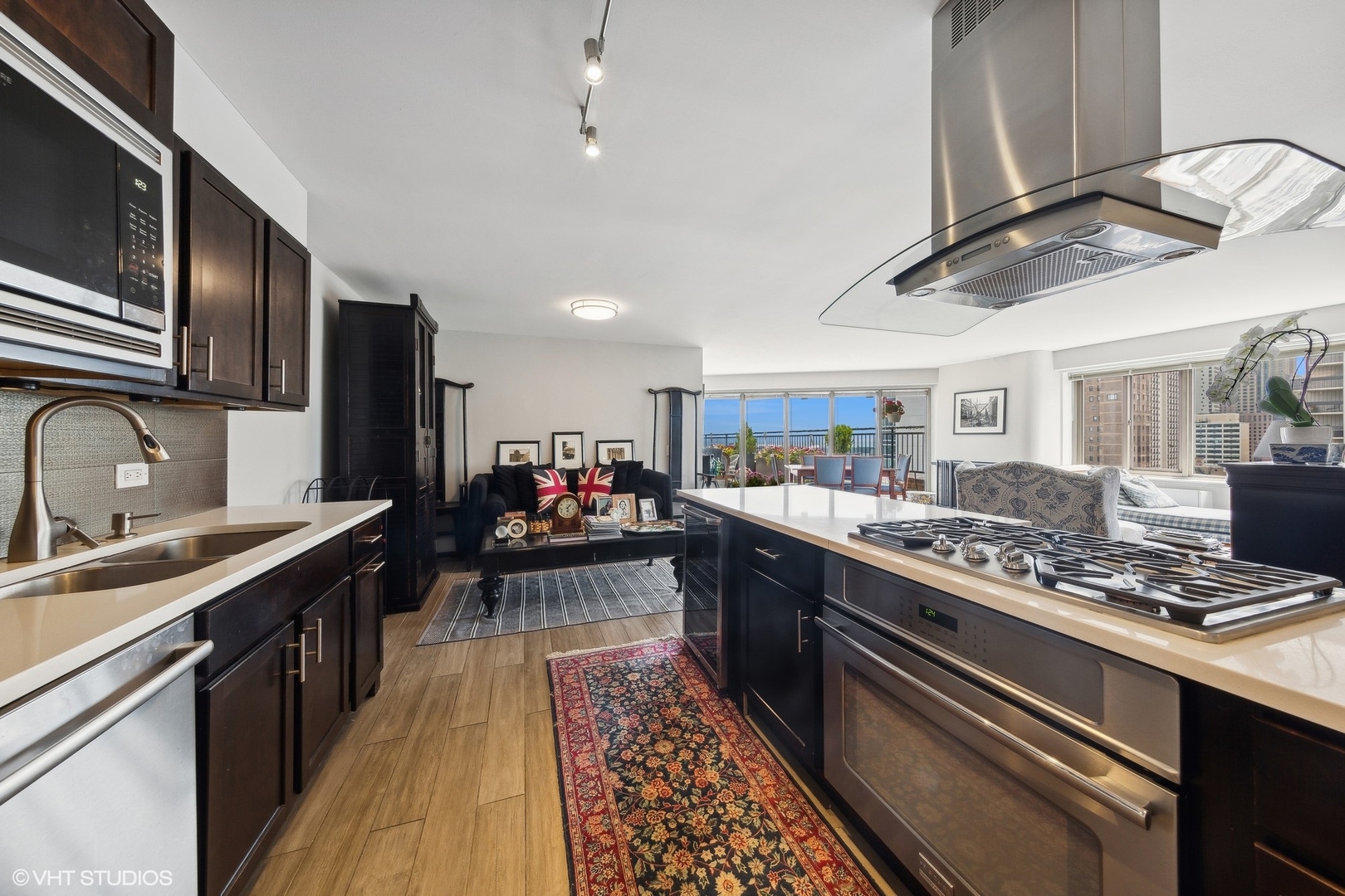 1350 N Lake Shore Drive Unit: 2209S