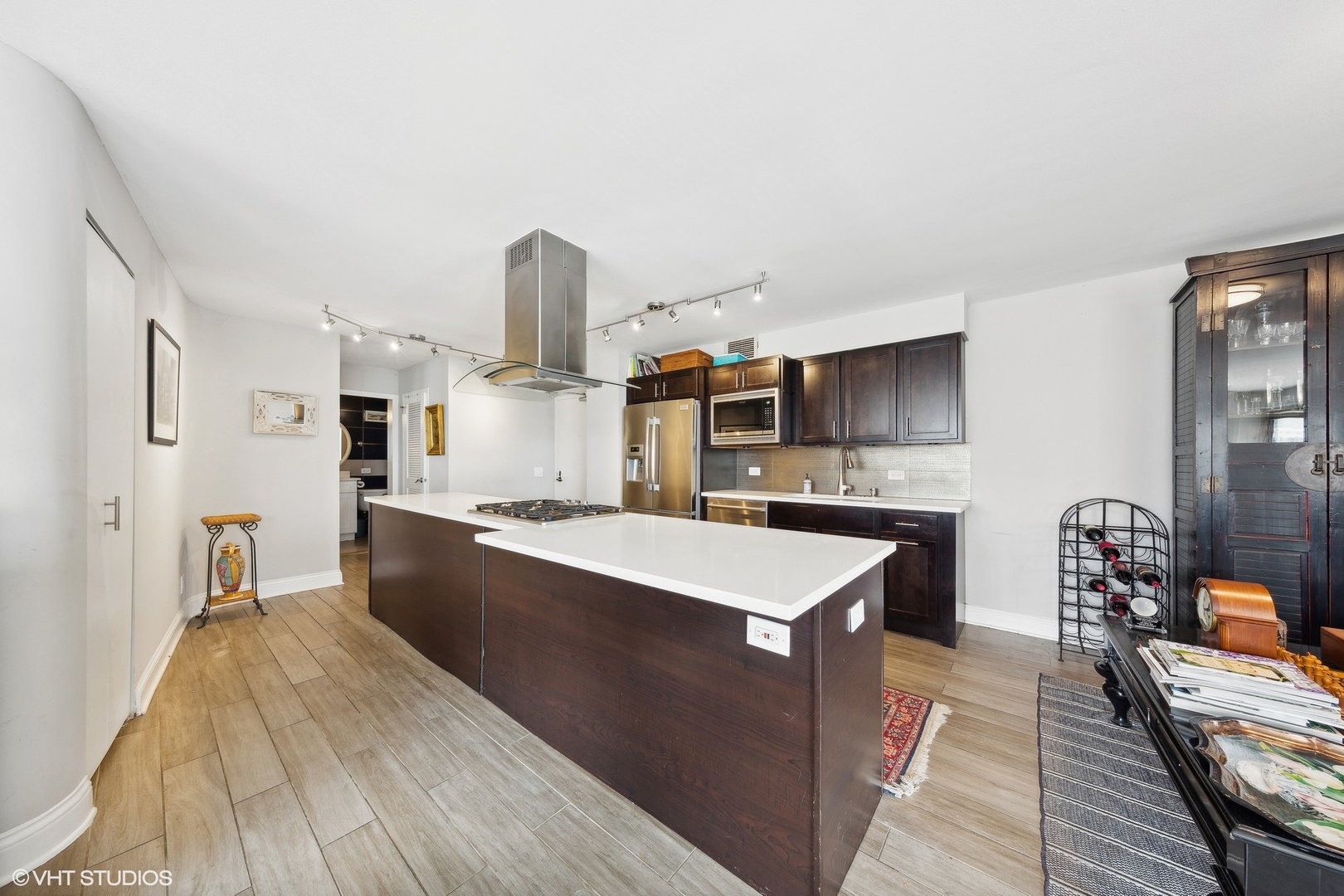 1350 N Lake Shore Drive Unit: 2209S