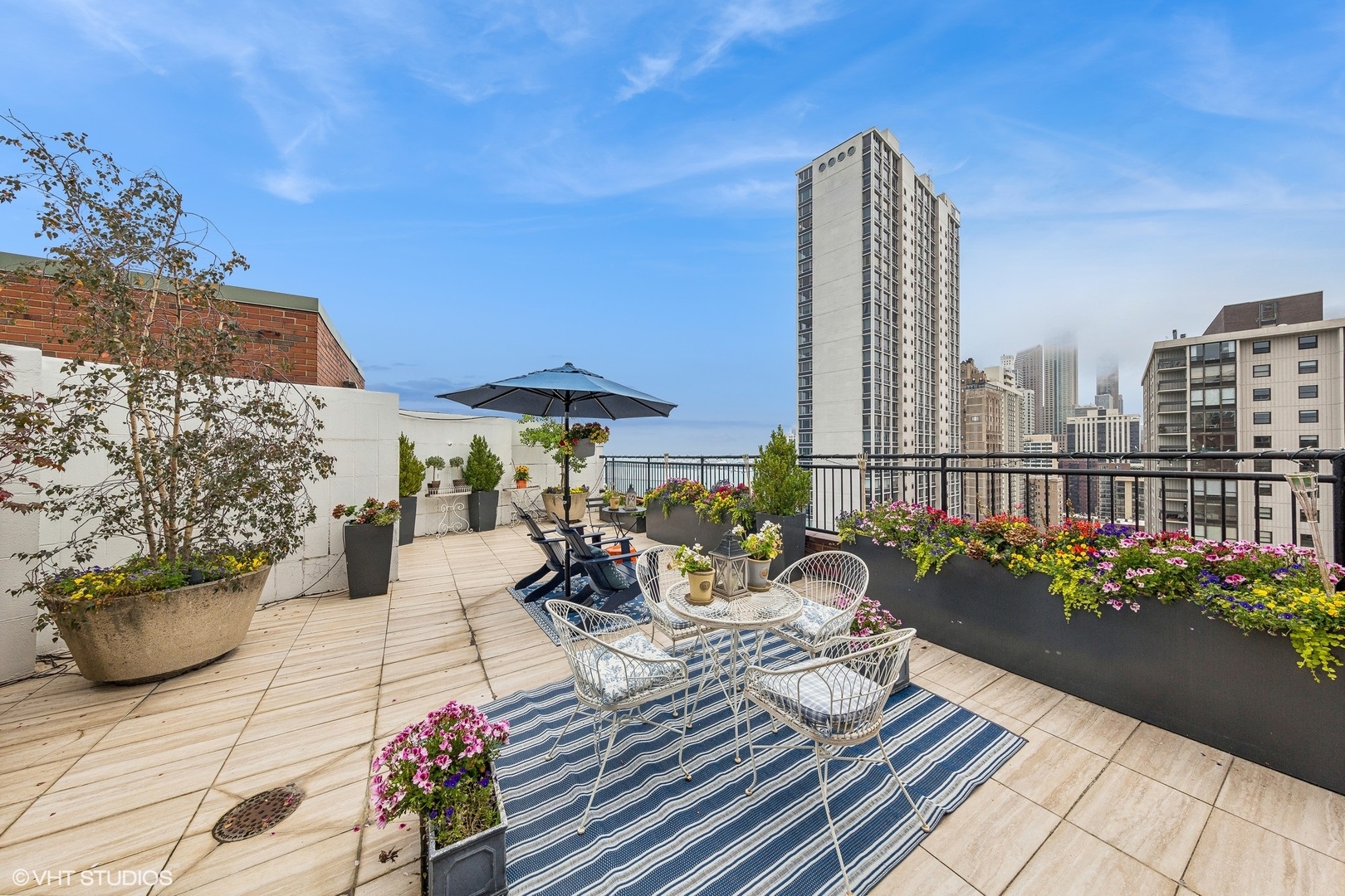 1350 N Lake Shore Drive Unit: 2209S