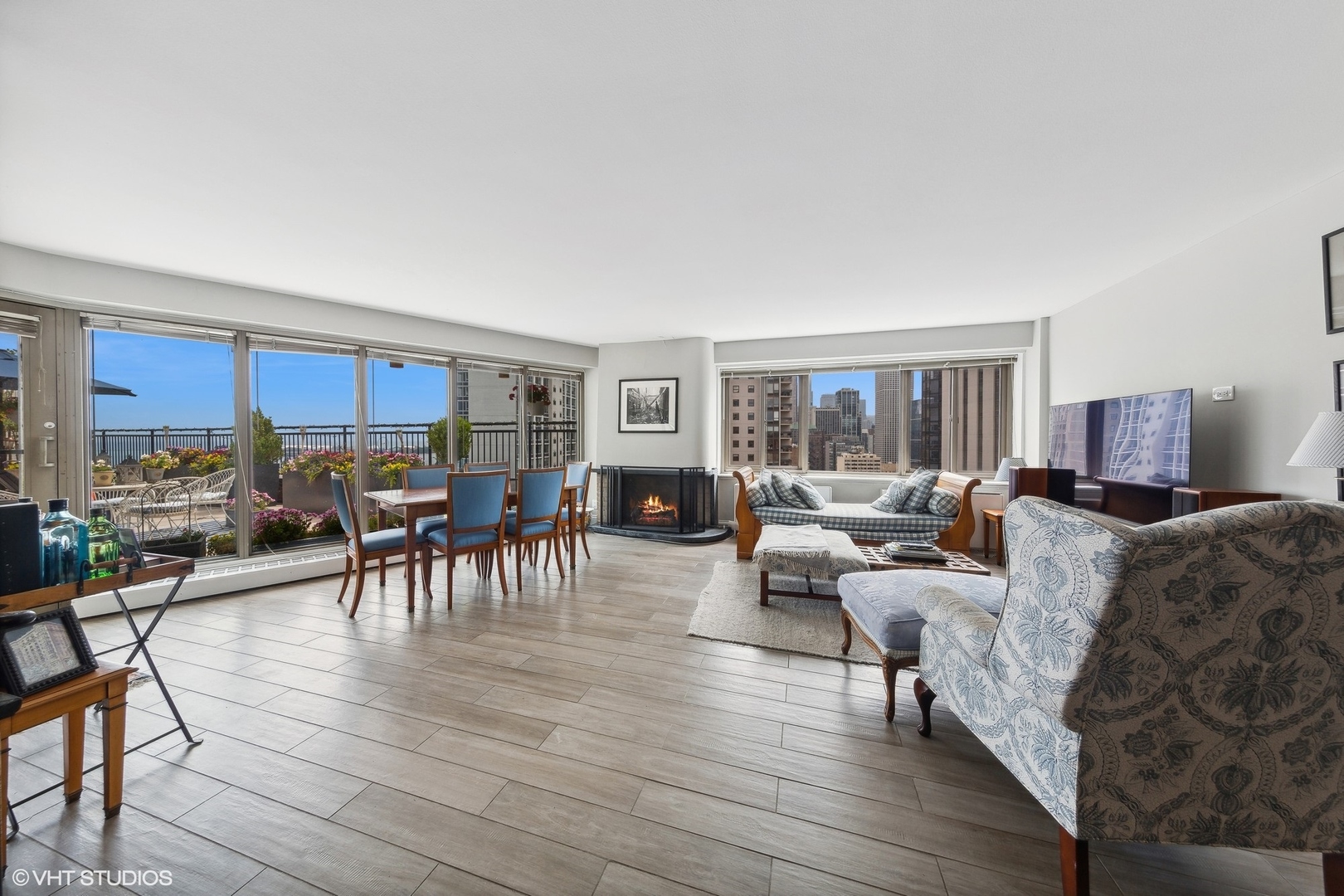 1350 N Lake Shore Drive Unit: 2209S