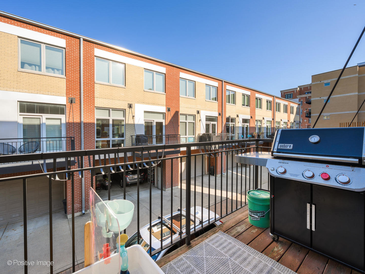 2823 N OAKLEY Avenue Unit: C