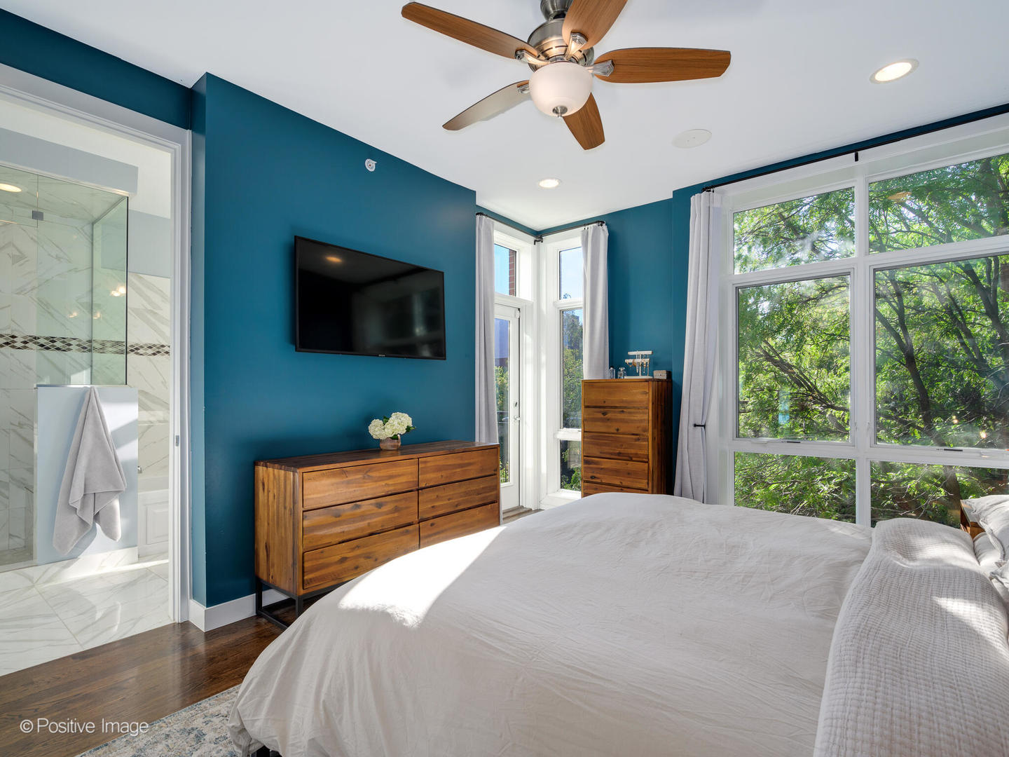 2823 N OAKLEY Avenue Unit: C