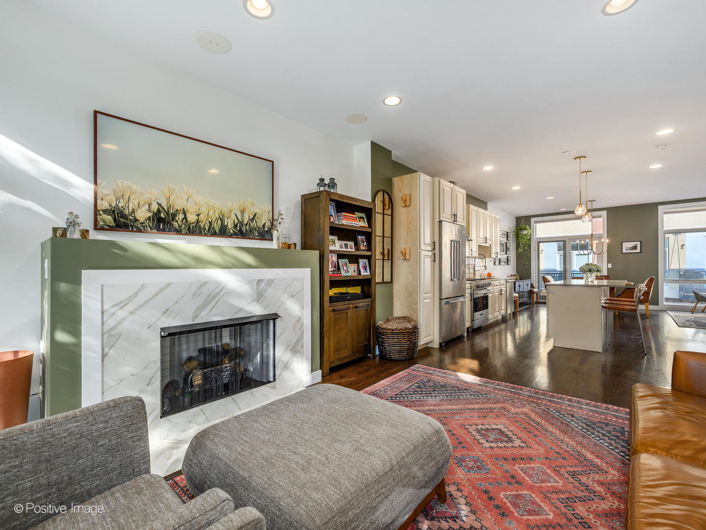 2823 N OAKLEY Avenue Unit: C